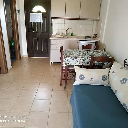 Stella Meri - ネア・スキオニ