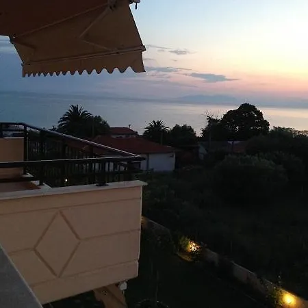 Stella Meri - アパート *