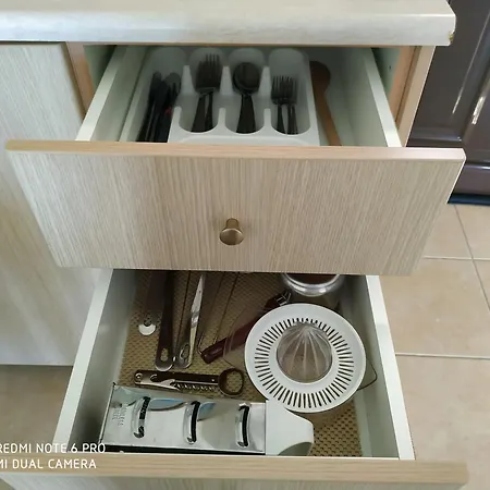 Stella Meri - ネア・スキオニ